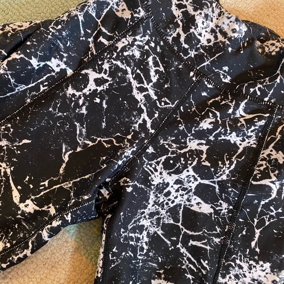 Garage tie dye/marble leggings - Picture 3 of 3